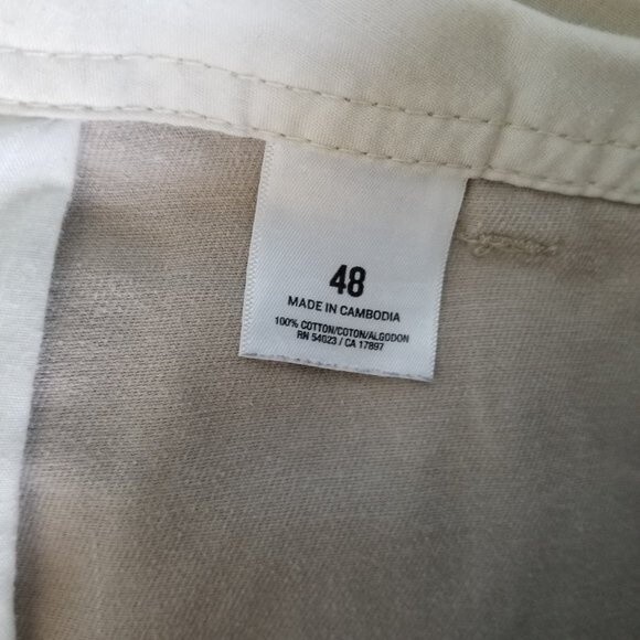 Old Navy Broken In Tan Khaki Shorts Men's Size 48 - Picture 3 of 5